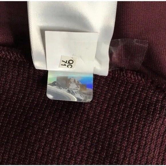 The North Face Woman’s Burgundy Fleece Textured Pockets Zip Hoodie Sweater NWT - Picture 8 of 9
